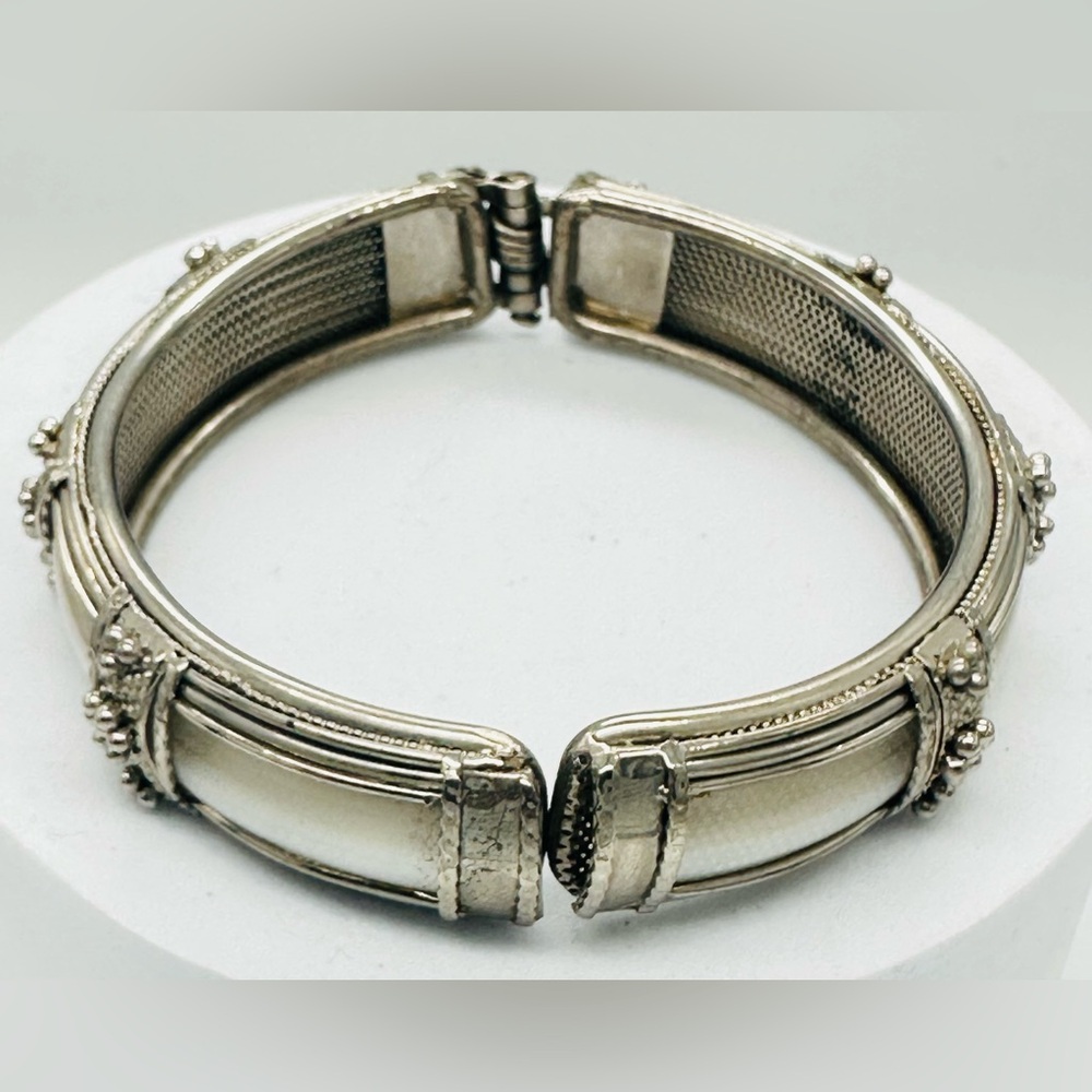 Silver Tone MOP Ornate Bangle Bracelet Hinge Clamper Bali Indian - Picture 3 of 4